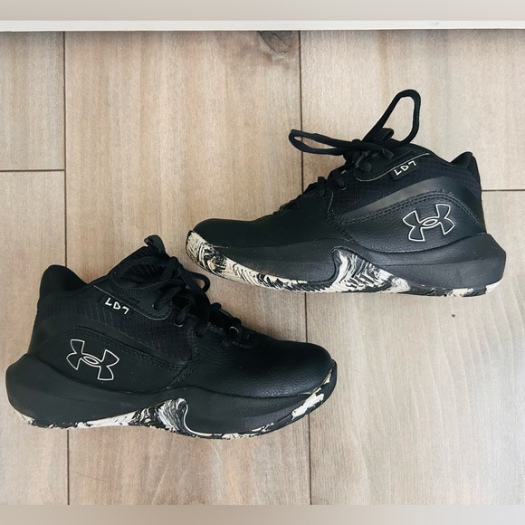 Under Armour Lockdown 7 Black and White Kids Sneakers Size 1Y - Picture 1 of 10